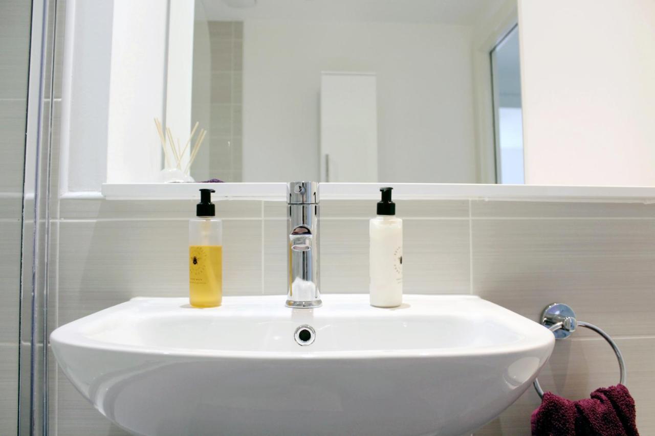 Manchester Escape - Private Room & Bathroom Near Etihad And Coop Arena - Free Secure Parking Eksteriør bilde