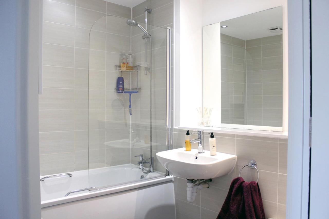 Manchester Escape - Private Room & Bathroom Near Etihad And Coop Arena - Free Secure Parking Eksteriør bilde